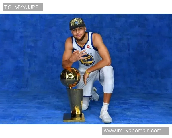 库里坚定支持管理层工作称不做假设性猜测相信邓利维的决策能力